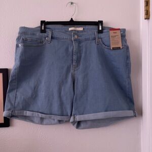 Mid rise Levis, 20w